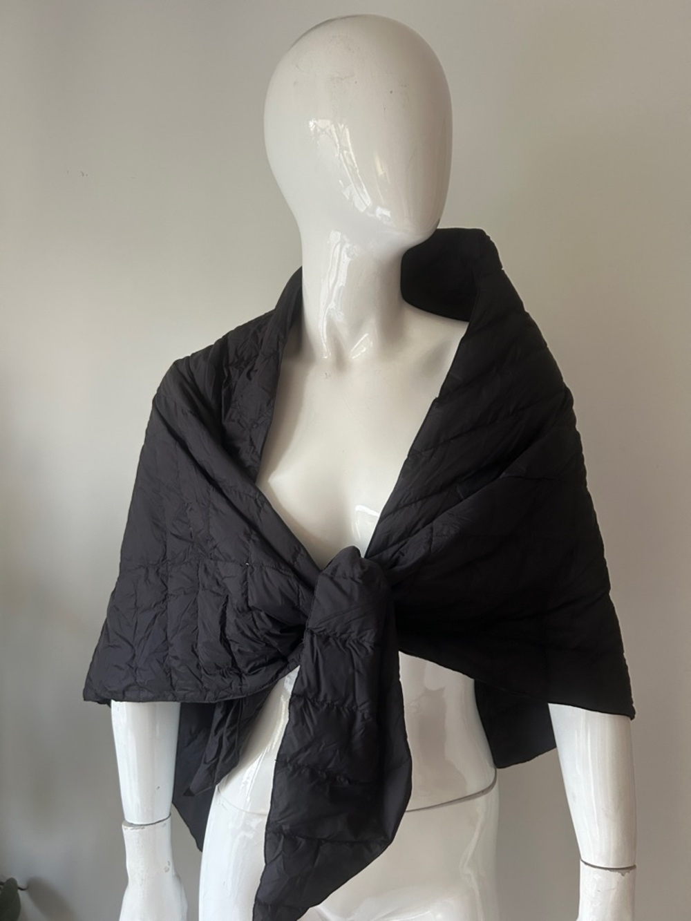UNIQLO Ultralight Down Quilted Wrap Shawl Blanket Scarf — One Size